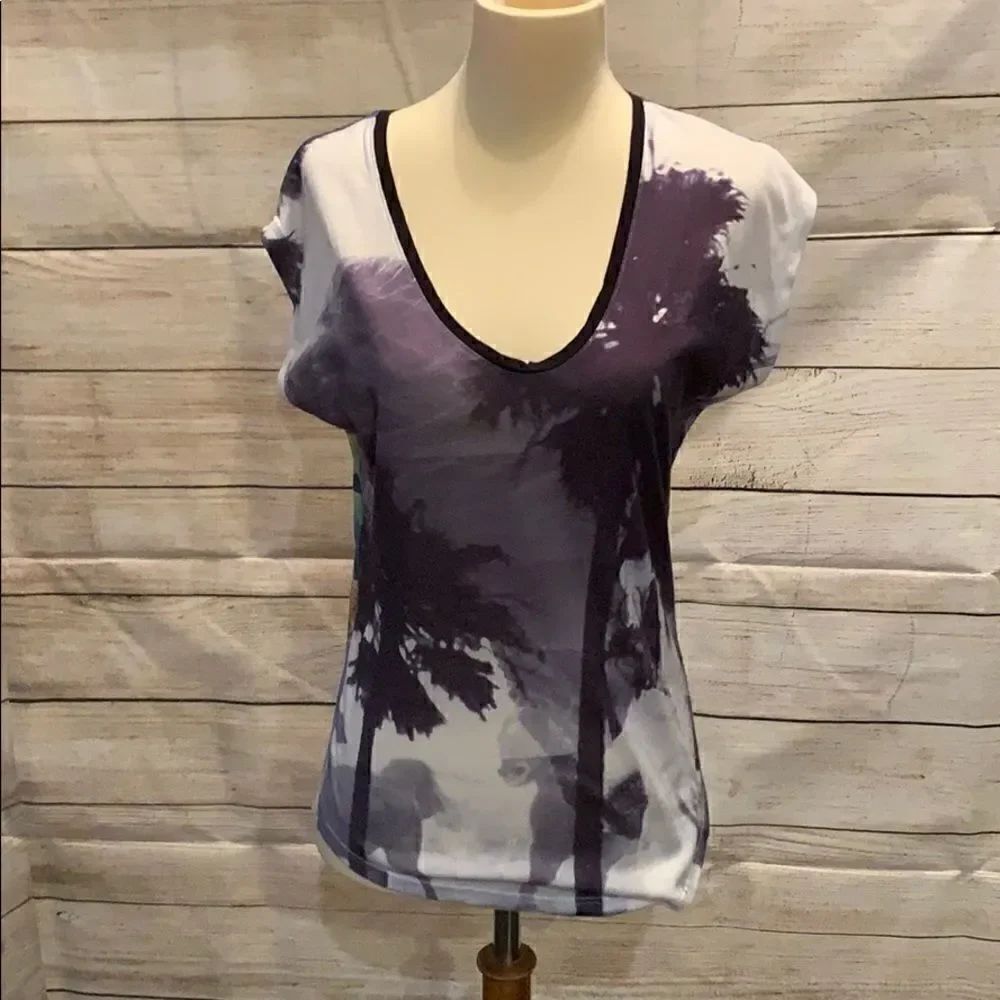 🌼🌼Express xs short sleeve tee🌼🌼